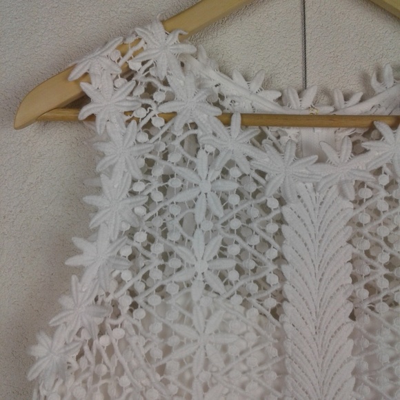 SOLD l Breakers White Floral Shift Dress - Picture 4 of 8